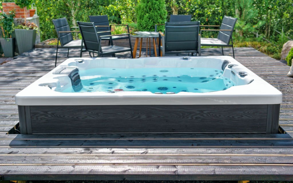 New, Used & Ex-Display Hot Tubs for Sale: Comparing Options